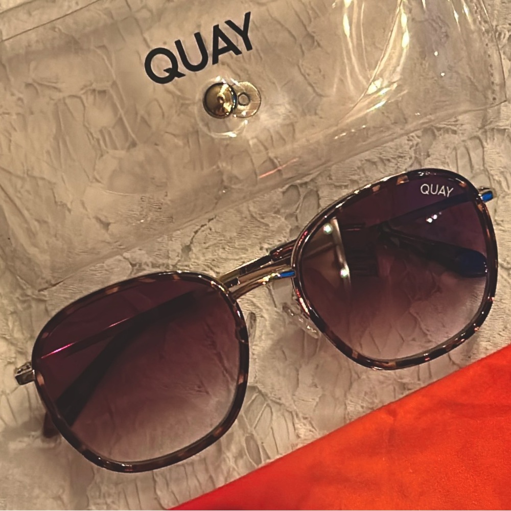 NWT Quay Jezabell Sunnies